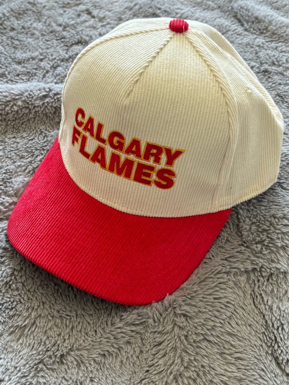Calgary Flames Two-Tone Corduroy Cap - Cream and Red
